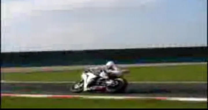 Schumacher sulla CBR1000RR del Team Ten Kate, il video