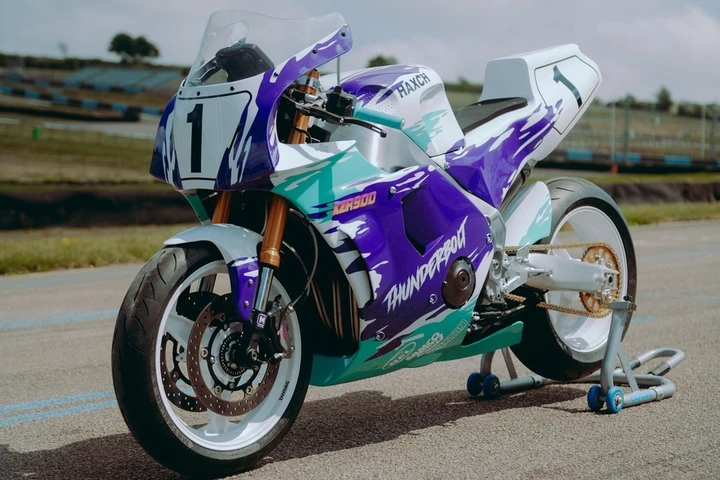 XZR900 Thunderbolt: un tributo alla gloria motociclistica degli anni '90