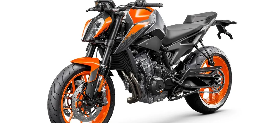 KTM 890 Duke 2021: leggera, potente e affilata