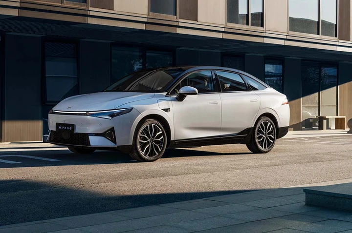 XPeng P5: berlina elettrica cinese con 600 km di autonomia