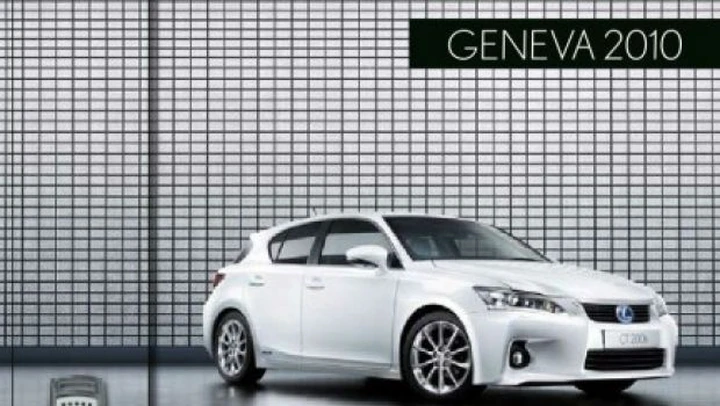 Lexus CT 200h: diffuse le prime scansioni della brochure ufficiale