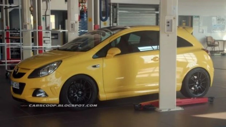 Opel Corsa OPC Nürburgring Edition: nuove foto spia