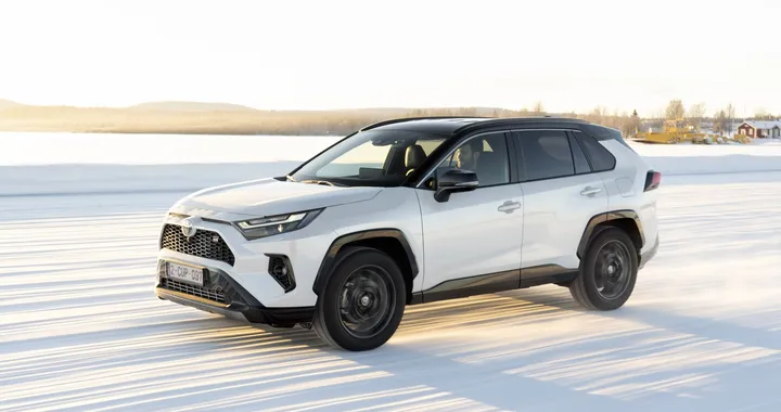Toyota RAV4 GR Sport 2023: prezzo e novità
