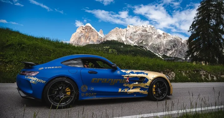 Crazyrun X: hypercar e supereroi sulle strade delle Dolomiti