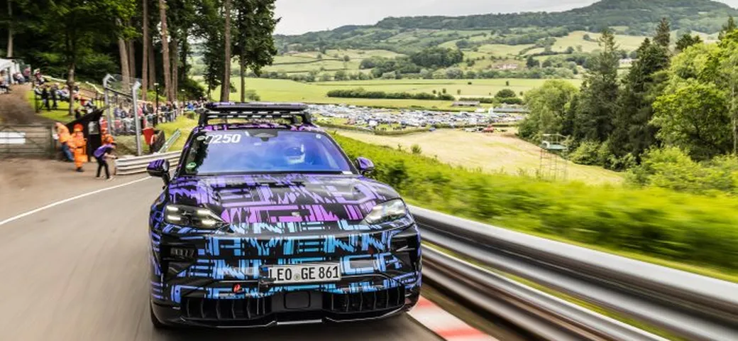 Porsche Cayenne Electric, prima del debutto infrange nuovi record