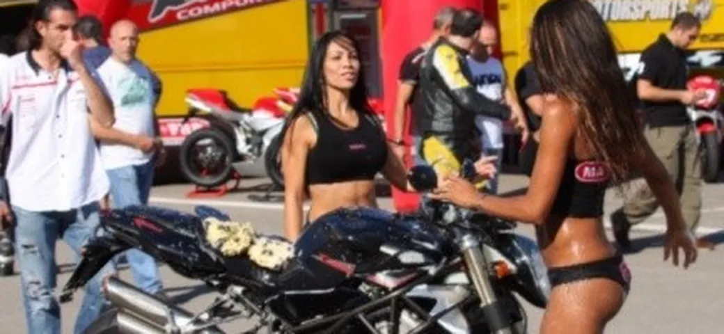 Pirelli Day 2008 - Sexy Bike Wash