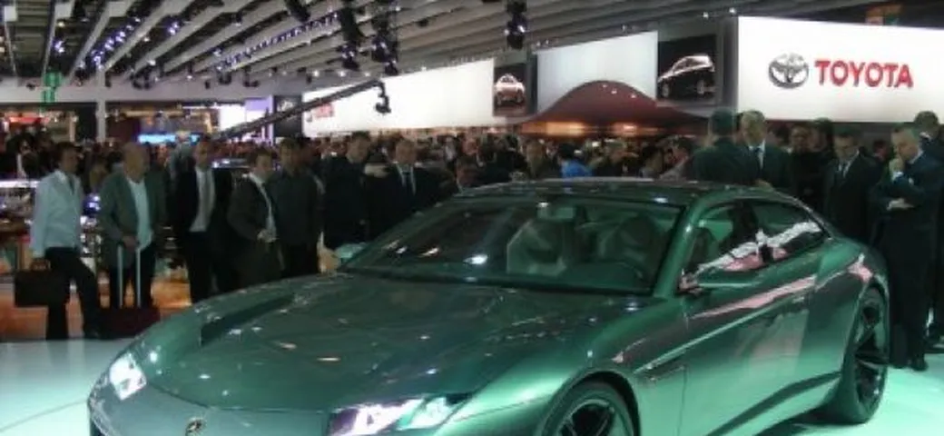 Lamborghini smentisce il congelamento della Estoque