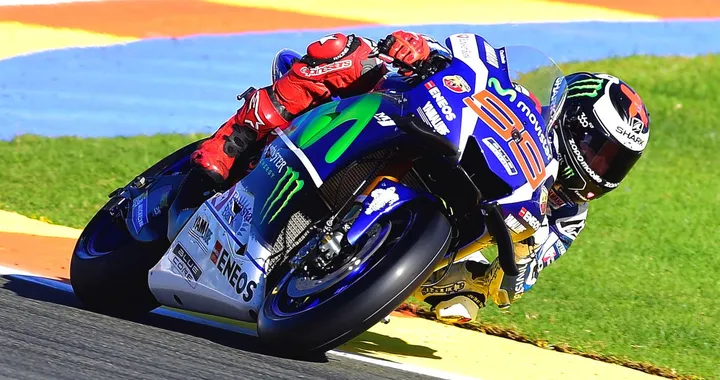 MotoGP Valencia 2016: Lorenzo su Marquez e Vinales nel Day-1, Rossi 8° [FOTO]