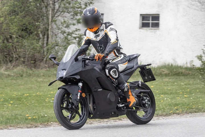 KTM RC 490, la sportiva che nasce dalla collaborazione con CFMoto