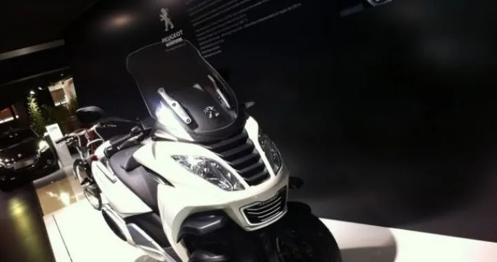 Peugeot Metropolis 400i: le immagini dal Salone di Parigi