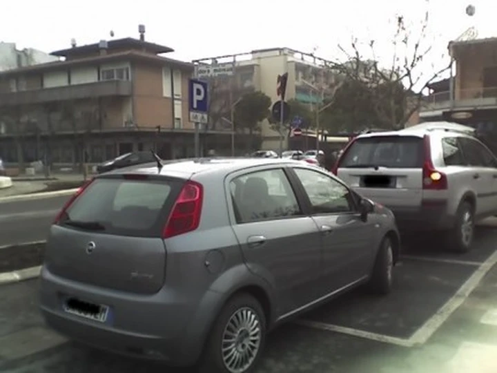 Se a Pero piangono per i posteggi, Ravenna non ride
