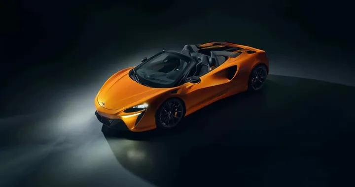 McLaren Artura Spider, la supercar mozzafiato debutta a Londra