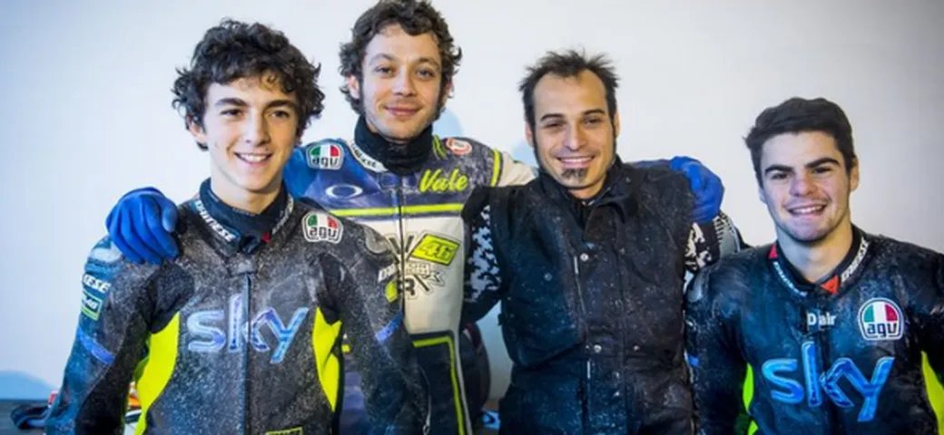 Rossi presenta al ranch il team VR46: 