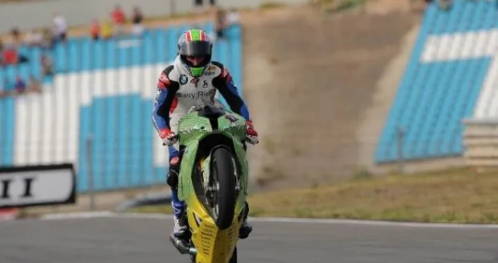 Foto del giorno: Troy Corser a Portimao