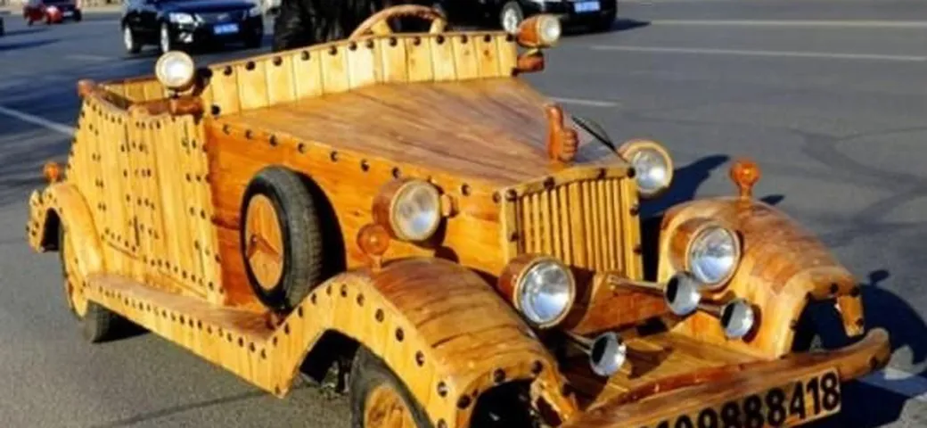 Auto Elettrica in legno lanciata in Cina