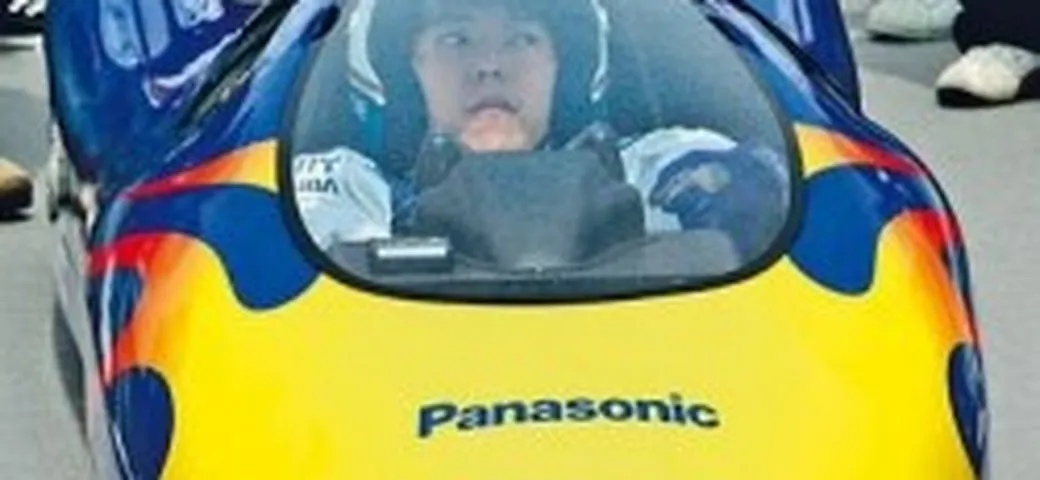Nuovo record di velocità per auto a batterie... stilo!