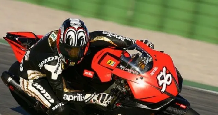 A Valencia prima di Nakano sull RSV4, bene Bautista in 250 Smith in 125