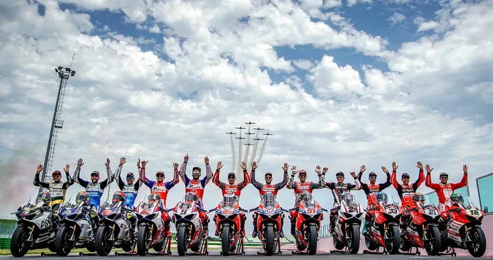 Tutte vendute le 13 Panigale V4 S della “Race of Champions”
