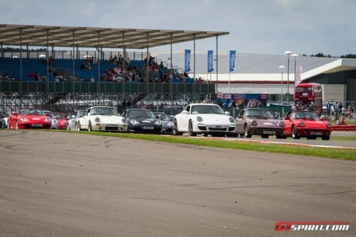 Porsche 911: a Silverstone il raduno da record