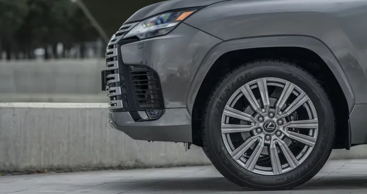 Sborsa 126mila euro per un SUV di lusso che non gli arriverà mai