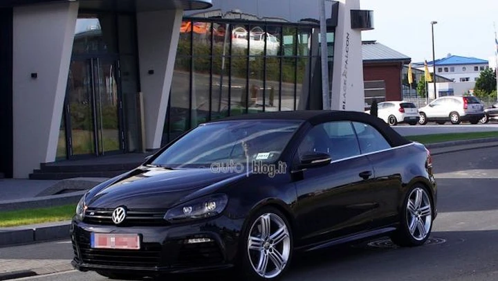 Volkswagen Golf R Cabrio: foto spia senza veli