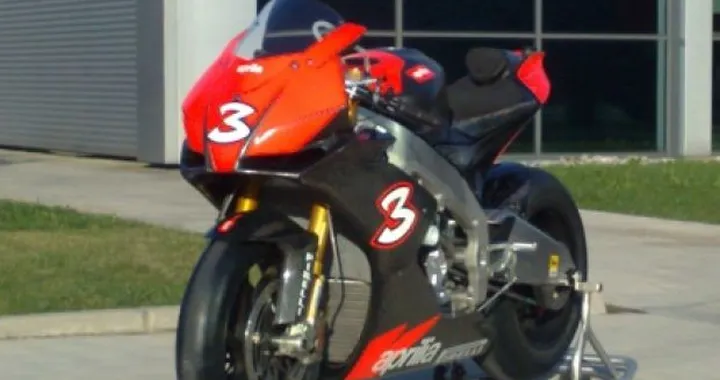 Aprilia RSV4 Max Biaggi livery