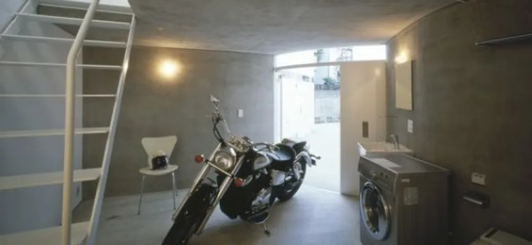 Dal Giappone gli appartamenti per motociclisti, per tenere la moto in casa