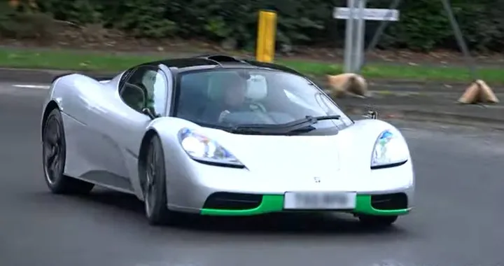 Gordon Murray T.50: Jay Kay dei Jamiroquai la porta al Car Show | Video