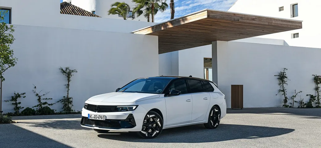 Nuova Opel Astra Sports Tourer GSe: al via gli ordini in Europa