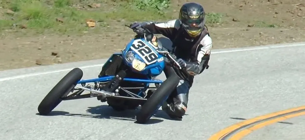 La Z1000 a 3 ruote che piega come l'MP3 [Video]