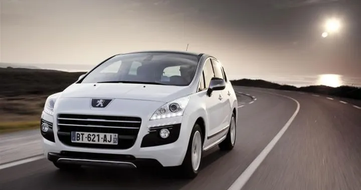 Nuova Peugeot 3008 HYbrid4: emissioni da 91 g/km