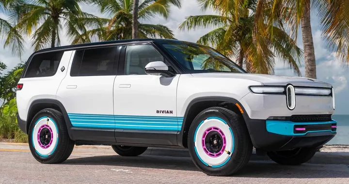 Rivian punta tutto sull'effetto nostalgia con la R1S Miami Edition