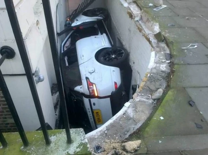 Il Range Rover Sport esce di strada? L'Epic Fail è nel ballatoio!
