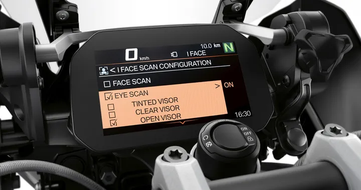 BMW iFace: presto il riconoscimento facciale sulle moto
