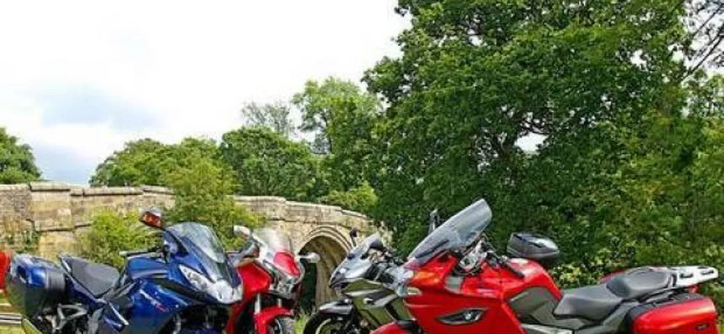 Video: Triumph Sprint GT Vs. Honda VFR1200F Vs. BMW K1300GT Vs. Suzuki GSX1250FA Traveller