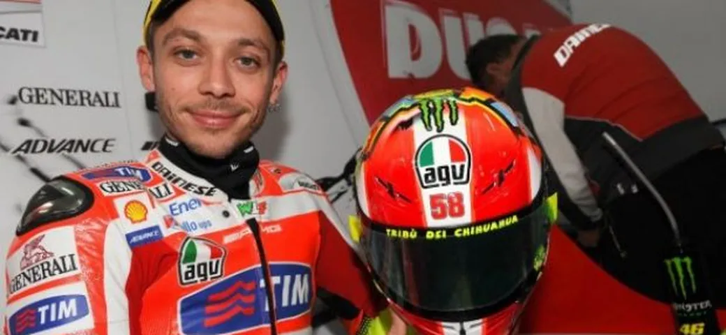 Il nuovo casco di Rossi nel ricordo di SuperSic
