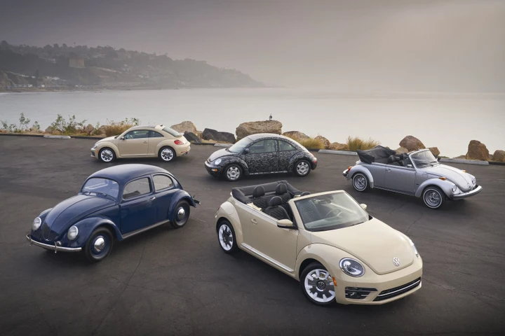 Volkswagen Maggiolino: 75 anni per la prima 