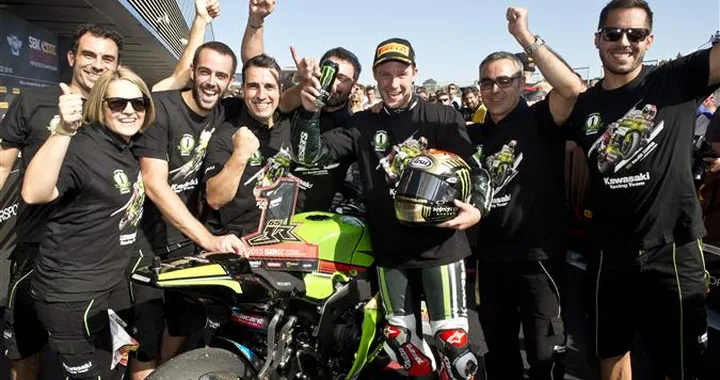 SBK: T-shirt celebrativa per il Mondiale di Jonathan Rea