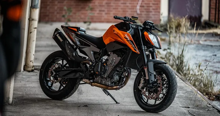 KTM 790 Duke 2024: la naked di media cilindrata si aggiorna [FOTO]
