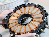 Un motore da 738 CV con un peso di 13,1 kg: è già rivoluzionario