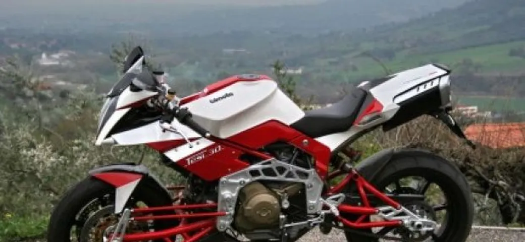 Tor Sagen prova la Bimota Tesi 3D