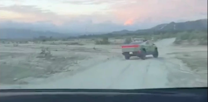 Tesla mostra in un video di 7 minuti le capacità off road di Cybertruck