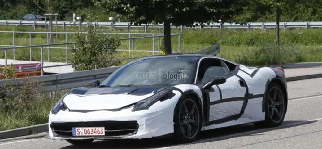 Ferrari 458M: foto spia su strada