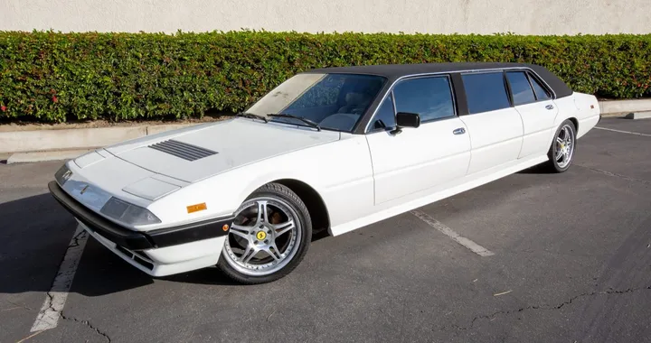 Una Ferrari 400i in vendita da Barrett-Jackson
