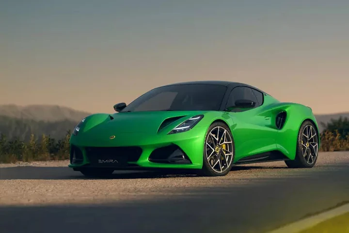 Lotus Emira torna a rombare coi motori V6 SE e Turbo SE: l'elettrico è un ricordo