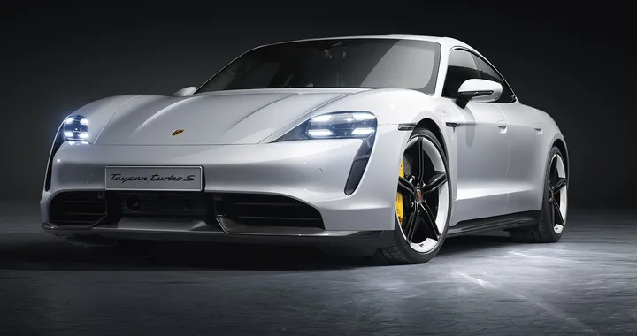 Nuova Porsche Taycan: si ricarica in "5 minuti" e arriva a 260 km/h