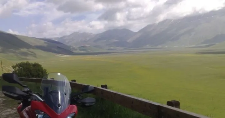 Foto del giorno: Multistrada 1200 a Casetelluccio di Norcia