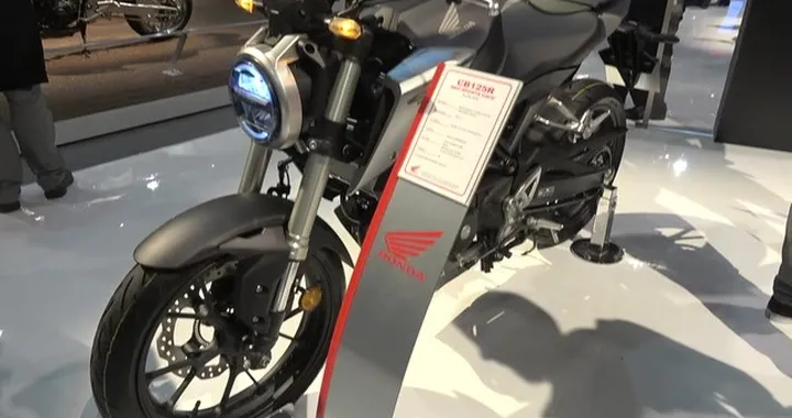 Eicma 2017 - Stand Honda  Cb 125 R