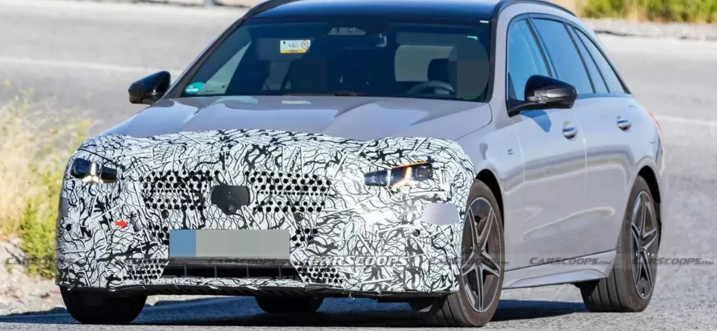 Mercedes-Benz rinnova la Classe C: sfida alla BMW Serie 3