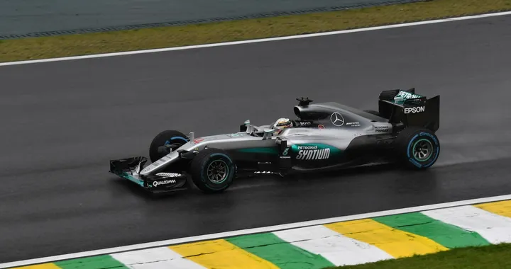 Gp Brasile F1 2016: Hamilton trionfa sotto la pioggia, Rosberg 2°, Vettel 5°